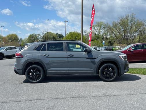 2025 Volkswagen Atlas Cross Sport 2.0T SEL R-Line Black