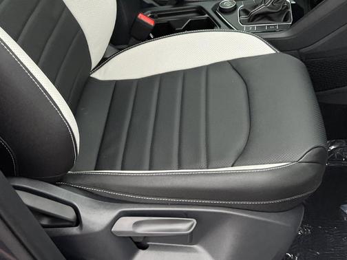 2026 Volkswagen Taos 1.5T SEL