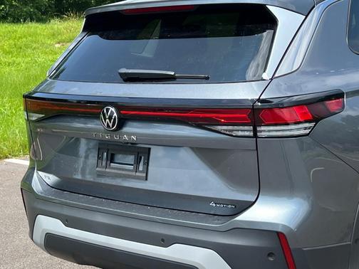 2025 Volkswagen Tiguan 2.0T SE