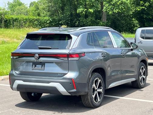 2025 Volkswagen Tiguan 2.0T SE
