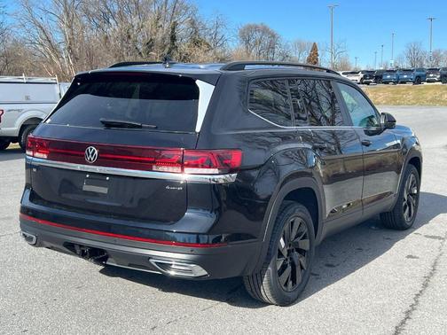 Deep Black Pearl Effect 2026 Volkswagen Atlas 2.0T SE W/TECHNOLOGY