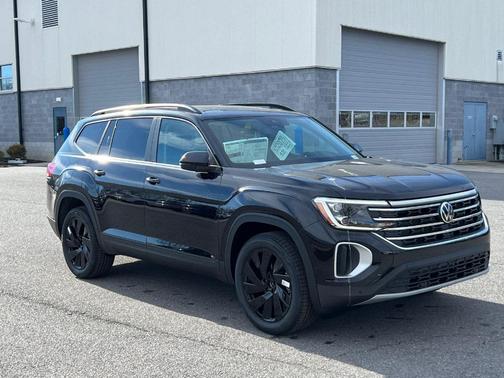 Deep Black Pearl Effect 2026 Volkswagen Atlas 2.0T SE W/TECHNOLOGY