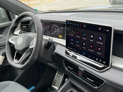 2025 Volkswagen Tiguan 2.0T SE R-Line Black