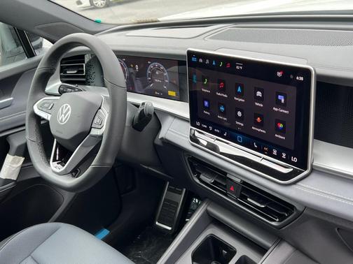 2025 Volkswagen Tiguan 2.0T SE R-Line Black
