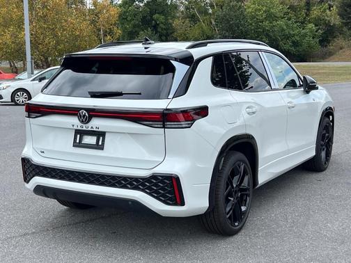 2025 Volkswagen Tiguan 2.0T SE R-Line Black