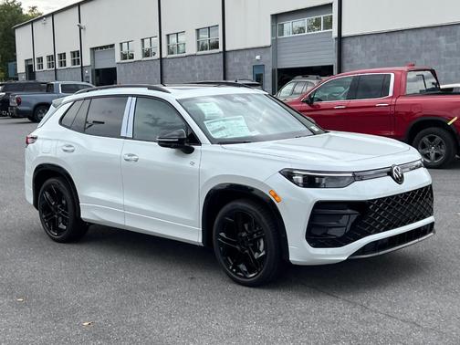 2025 Volkswagen Tiguan 2.0T SE R-Line Black