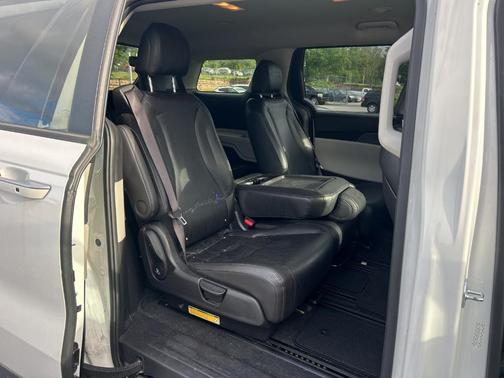 2022 Kia Carnival LXS