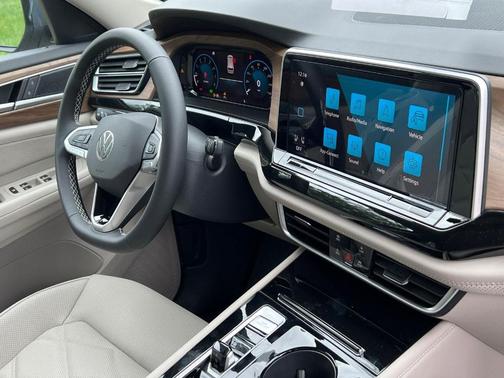 Pure Gray 2026 Volkswagen Atlas 2.0T SE W/TECHNOLOGY