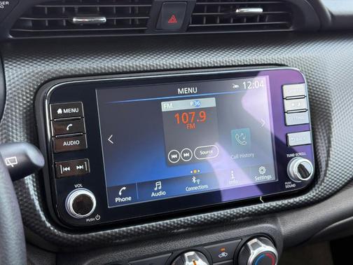 Aspen White / Super Black 2024 Nissan Kicks SV