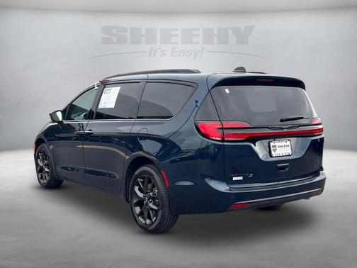 2023 Chrysler Pacifica Touring-L