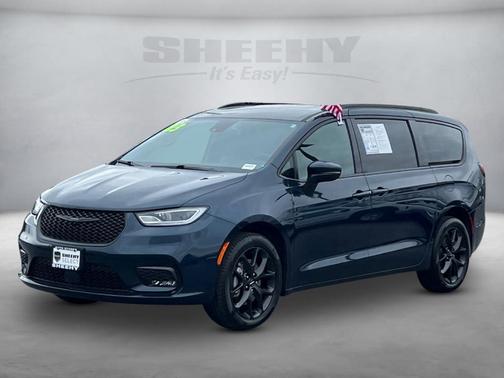 2023 Chrysler Pacifica Touring-L