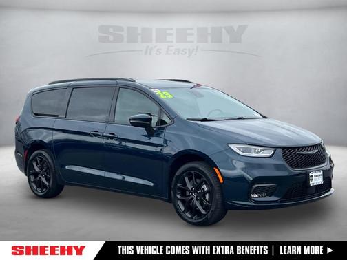 2023 Chrysler Pacifica Touring-L