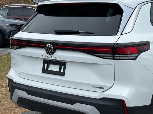 2025 Volkswagen Tiguan 2.0T SE