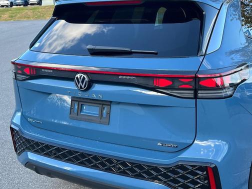 2026 Volkswagen Tiguan 2.0T SEL R-Line