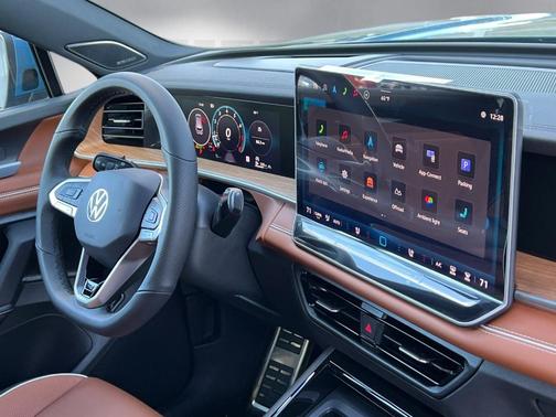 2026 Volkswagen Tiguan 2.0T SEL R-Line