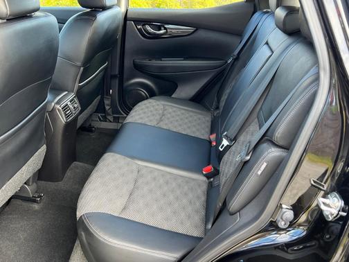 2022 Nissan Rogue Sport SV