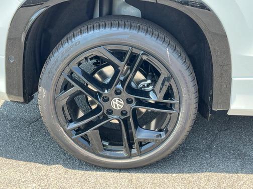 2025 Volkswagen Tiguan 2.0T SE R-Line Black