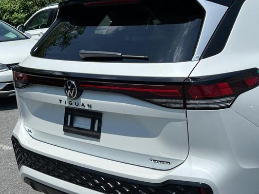 2025 Volkswagen Tiguan 2.0T SE R-Line Black