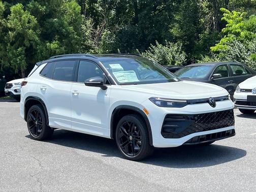 2025 Volkswagen Tiguan 2.0T SE R-Line Black