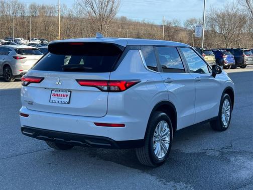 2023 Mitsubishi Outlander ES