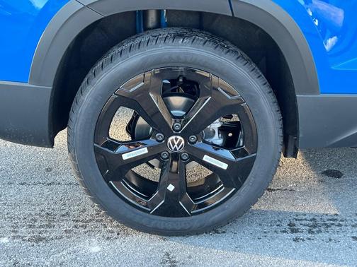 2025 Volkswagen Taos 1.5T SE Black
