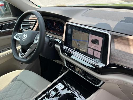 2025 Volkswagen Atlas 2.0T SEL Premium R-Line