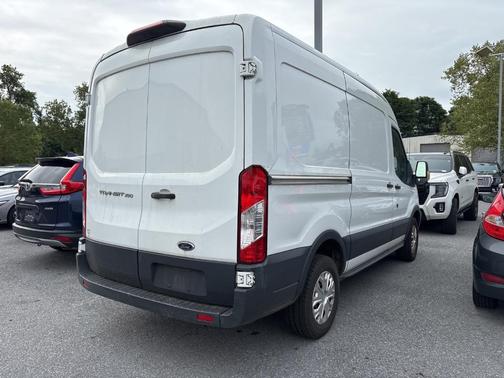 2018 Ford Transit-250 130 WB Medium Roof Cargo