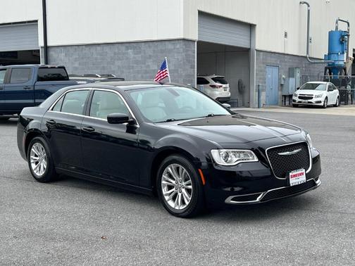 2017 Chrysler 300 Limited