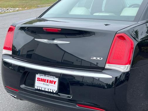 2017 Chrysler 300 Limited