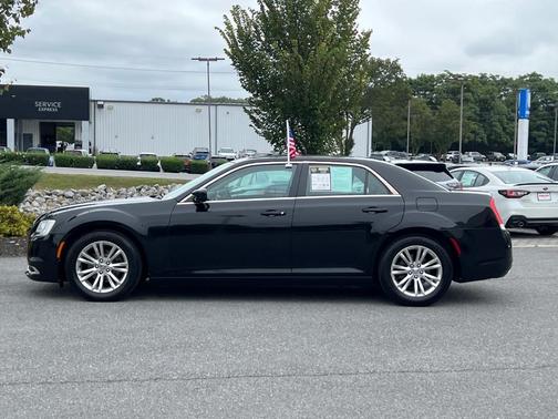 2017 Chrysler 300 Limited