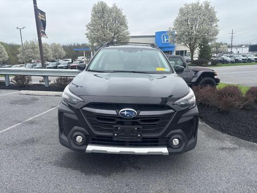 Crystal Black Silica 2023 Subaru Outback Limited XT