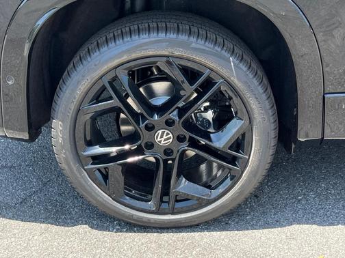 2025 Volkswagen Tiguan 2.0T SE R-Line Black