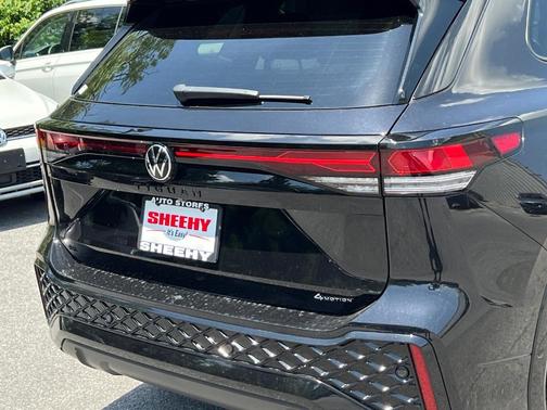 2025 Volkswagen Tiguan 2.0T SE R-Line Black