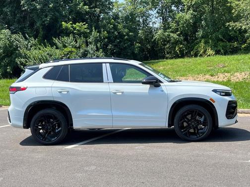 2025 Volkswagen Tiguan 2.0T SE R-Line Black