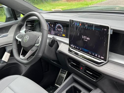2025 Volkswagen Tiguan 2.0T SE R-Line Black