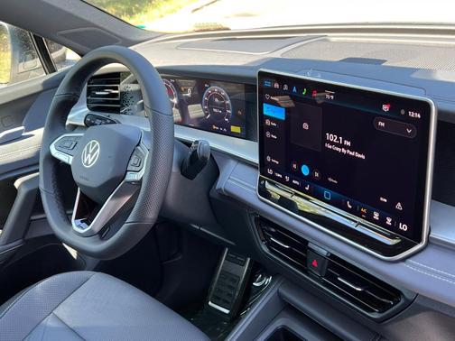 2025 Volkswagen Tiguan 2.0T SE R-Line Black
