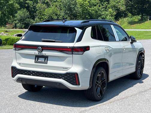 2025 Volkswagen Tiguan 2.0T SE R-Line Black