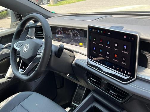 2025 Volkswagen Tiguan 2.0T SE R-Line Black