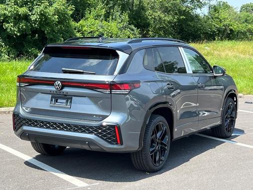 2025 Volkswagen Tiguan 2.0T SE R-Line Black