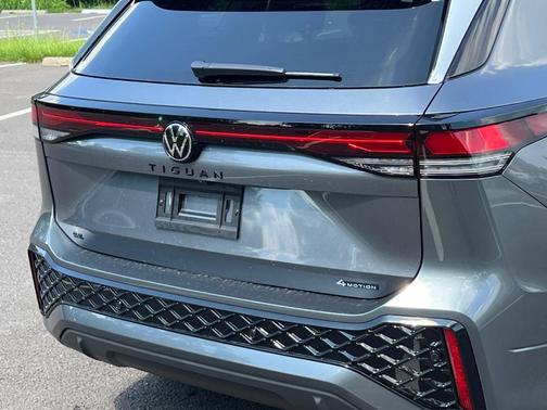 2025 Volkswagen Tiguan 2.0T SE R-Line Black