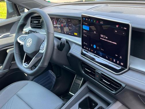 2025 Volkswagen Tiguan 2.0T SE R-Line Black