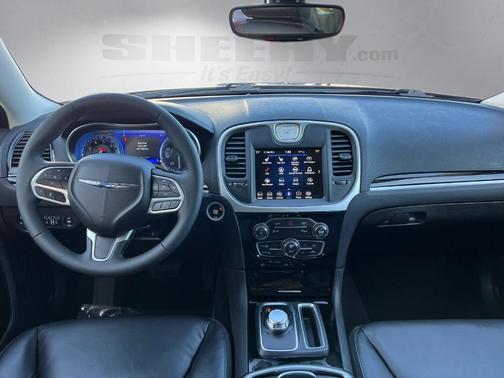 2023 Chrysler 300 Touring L