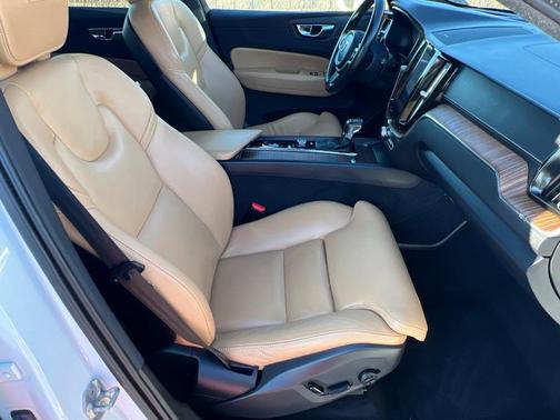 2019 Volvo XC60 T5 Inscription