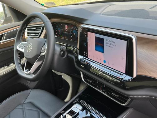2025 Volkswagen Atlas 2.0T SE