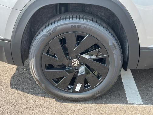 2025 Volkswagen Atlas 2.0T SE