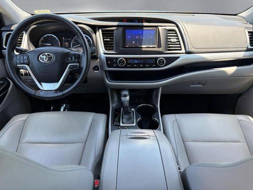 Predawn Gray Mica 2019 Toyota Highlander XLE