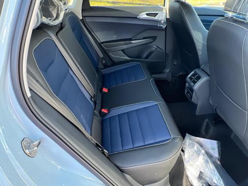 2026 Volkswagen Taos 1.5T SEL