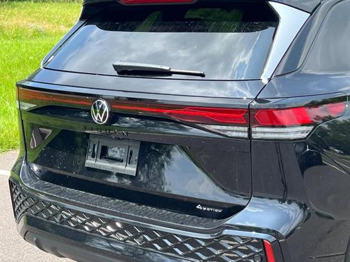 2025 Volkswagen Tiguan 2.0T SE R-Line Black