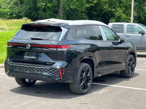2025 Volkswagen Tiguan 2.0T SE R-Line Black