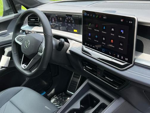2025 Volkswagen Tiguan 2.0T SE R-Line Black